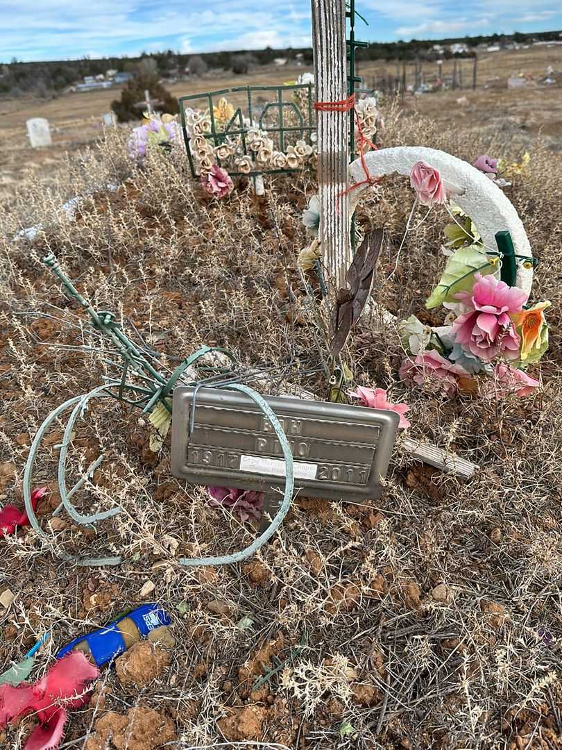 Bah Pino's grave. Photo 1
