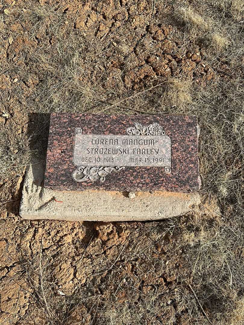 Lorena Mangum Strozewski Farley's grave. Photo 1