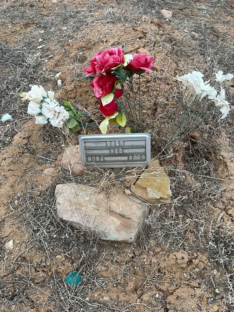 Dick Nez's grave. Photo 1