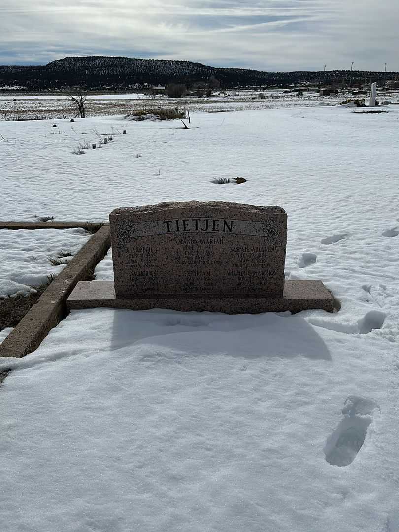 Ivy Tietjen's grave. Photo 2