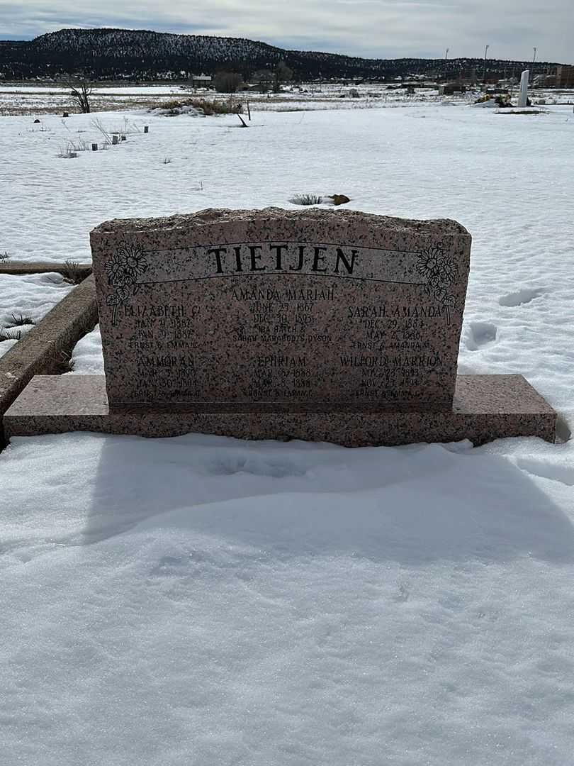 Ivy Tietjen's grave. Photo 1