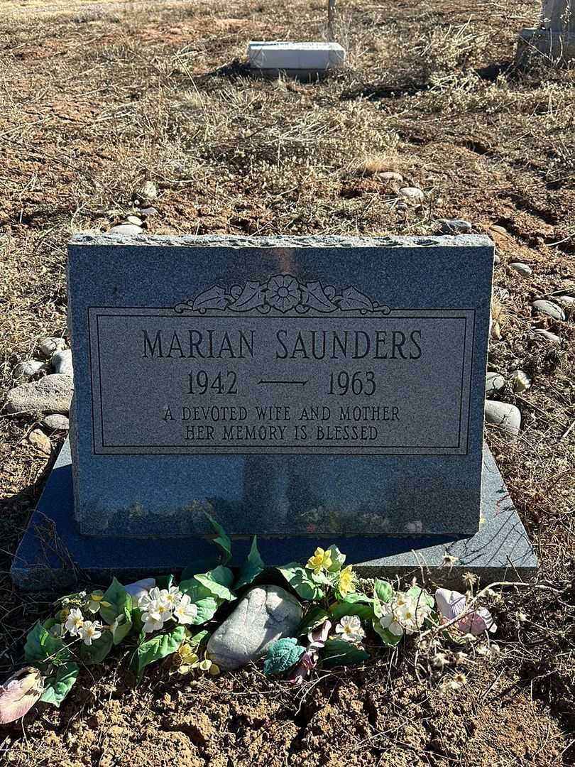 Marian Clark Saunders's grave. Photo 2