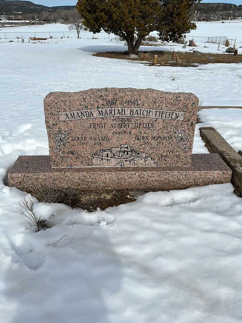 Ivy Tietjen's grave. Photo 4