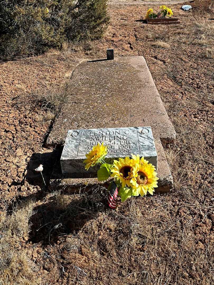 Lenton C. Swilling's grave. Photo 1