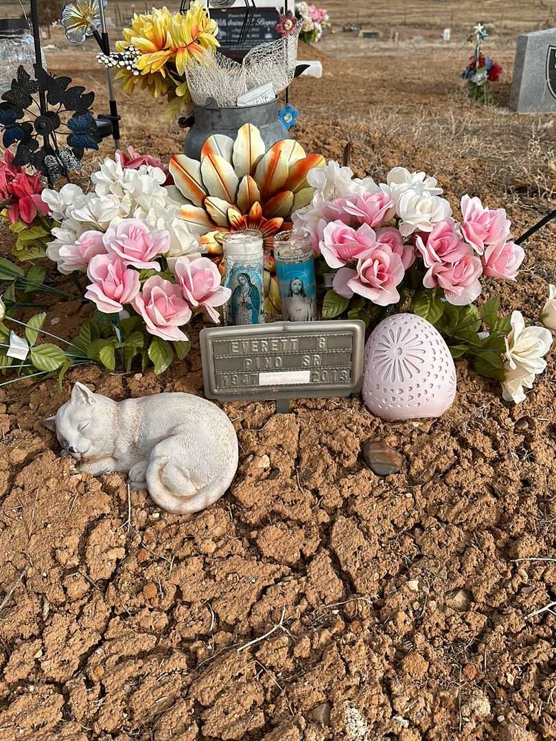 Everett G. Pino Senior's grave. Photo 1