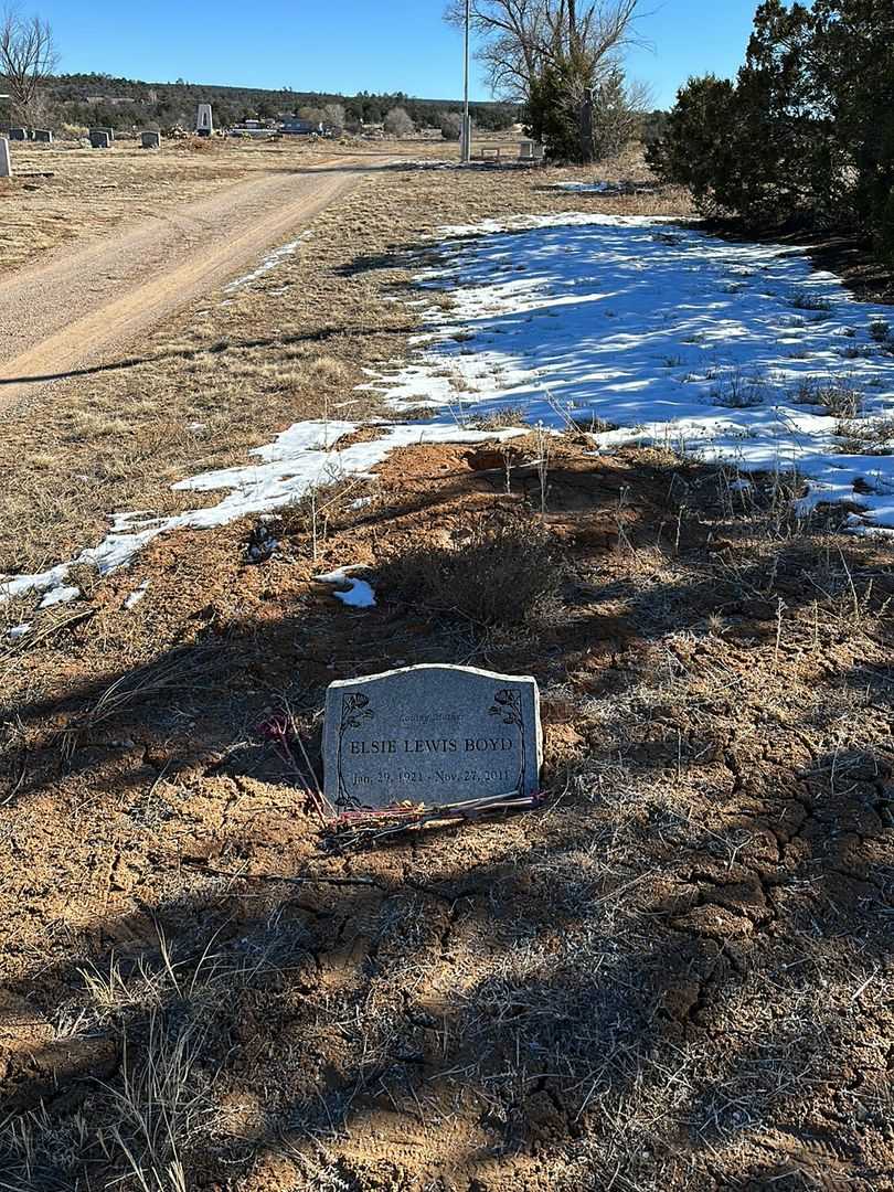 Elsie Lewis Boyd's grave. Photo 1