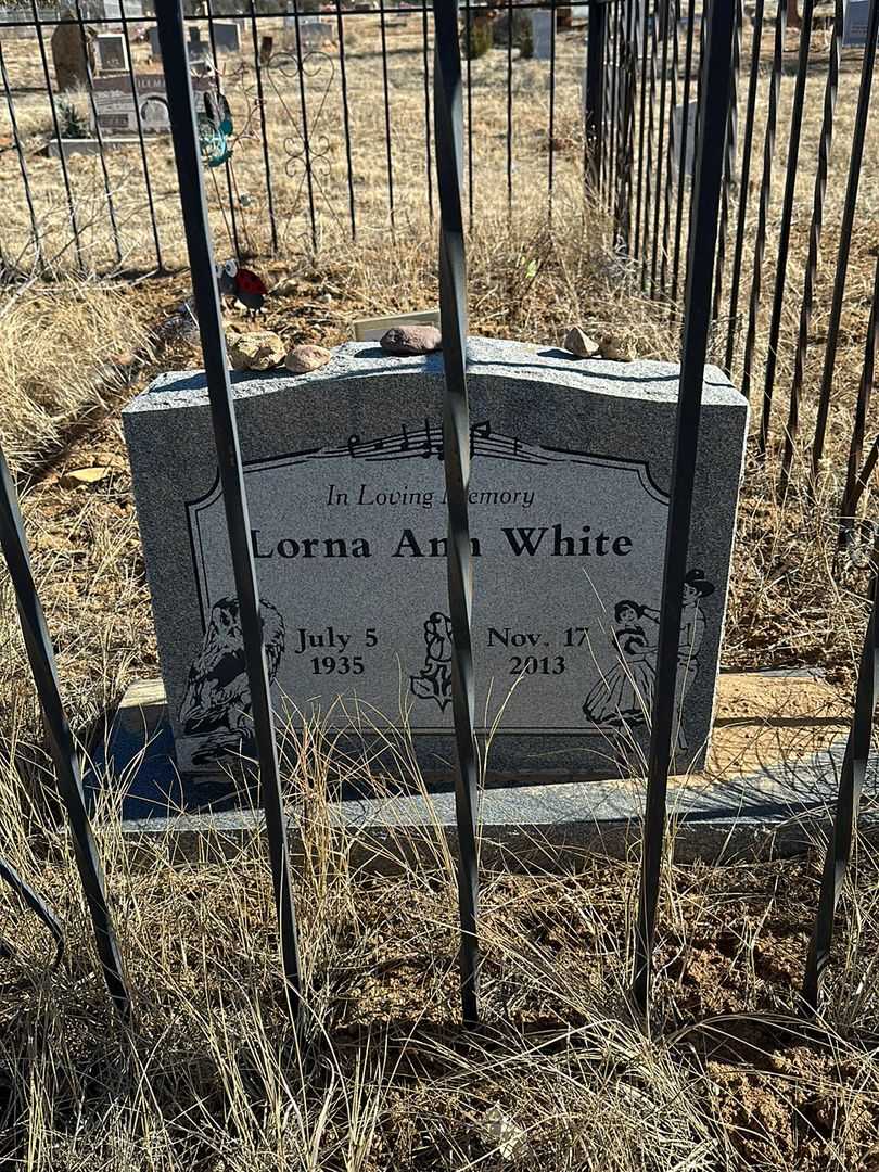 Lorna Ann White's grave. Photo 1