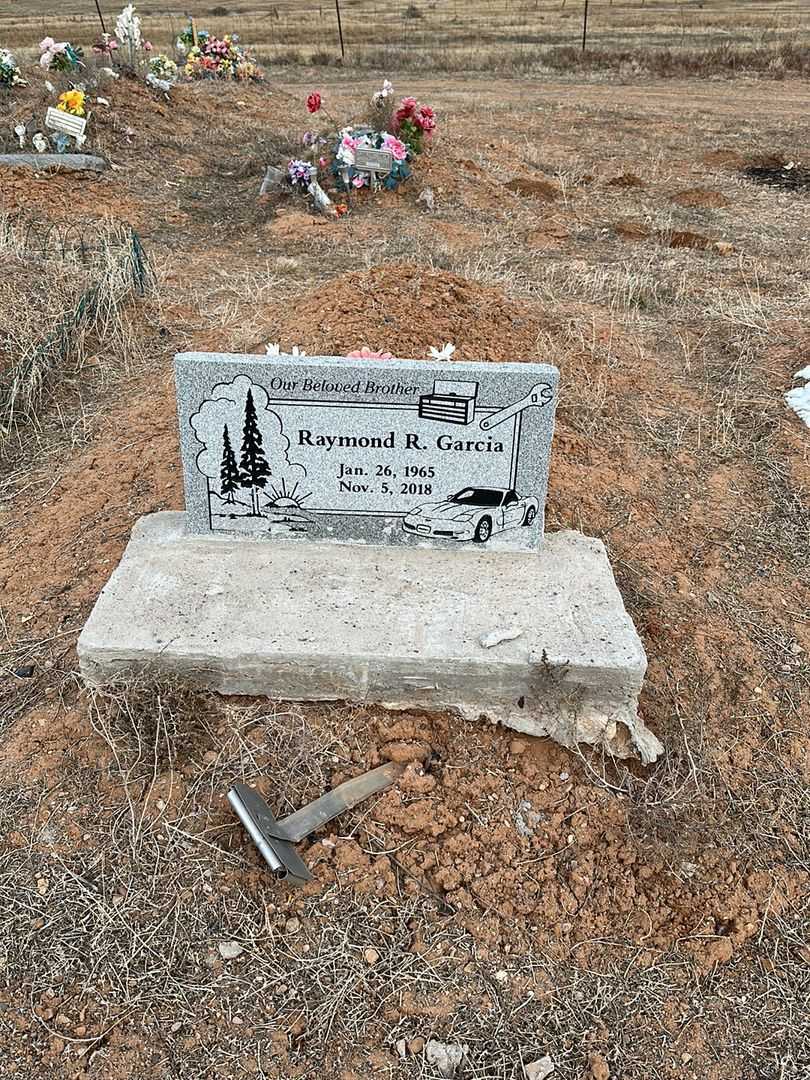 Raymond R. Garcia's grave. Photo 1