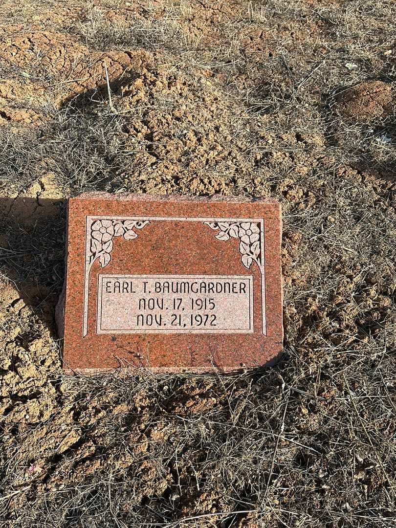 Earl T. Baumgardner's grave. Photo 1