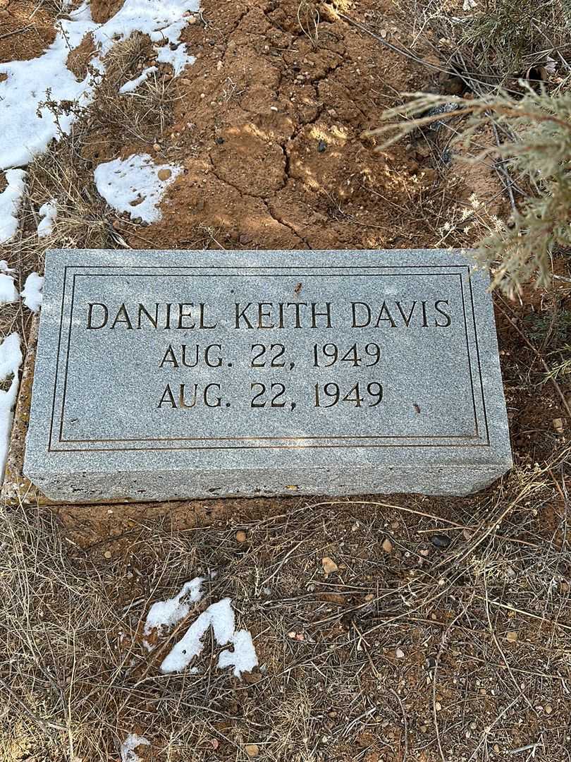 Daniel Keith Davis's grave. Photo 1