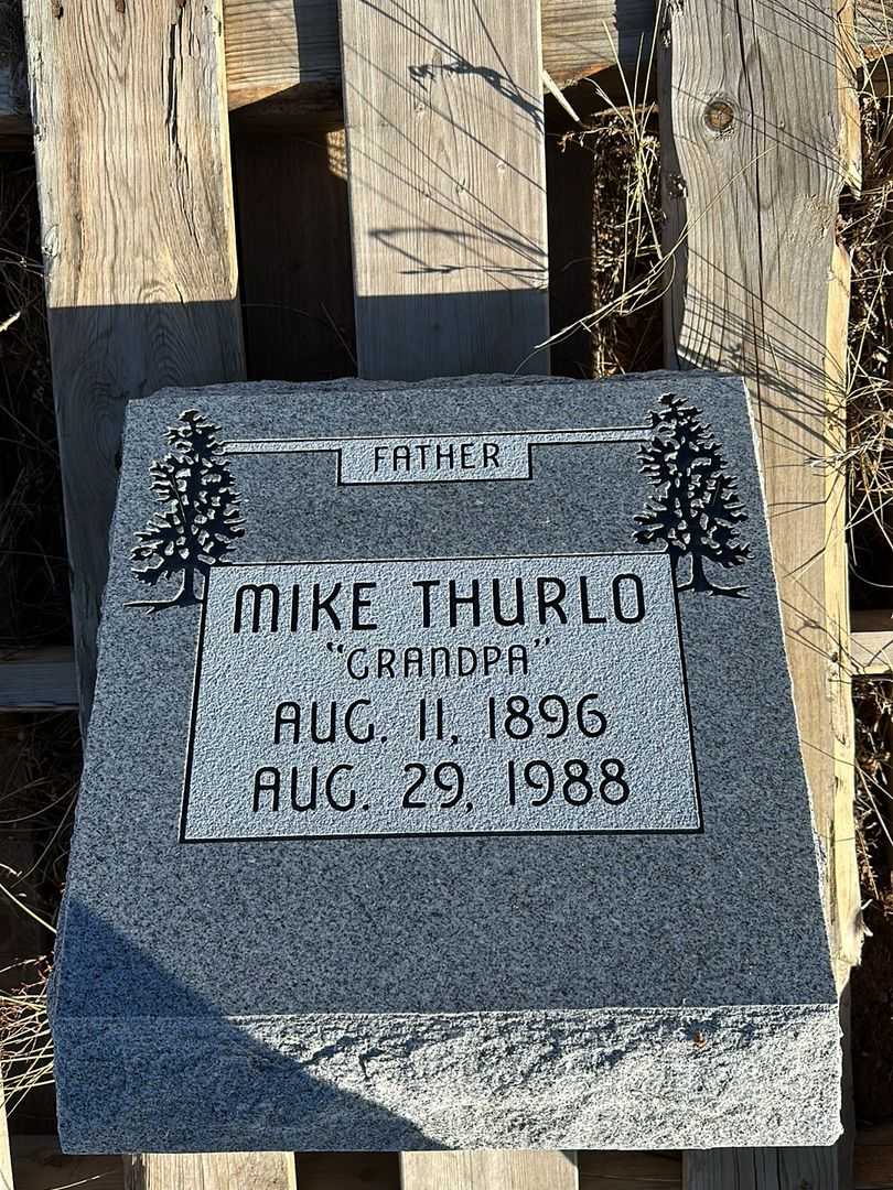 Silas Mike "Grandpa" Thurlo's grave. Photo 1