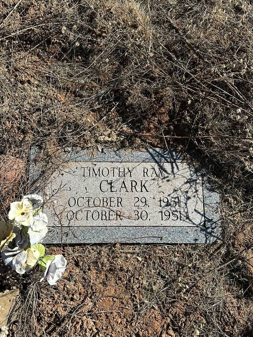 Timothy Ray Clark's grave. Photo 3