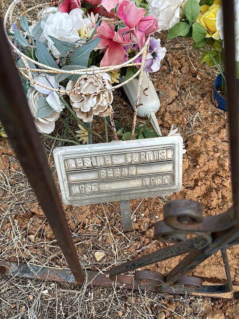 Leslie Curtis Begay's grave. Photo 1