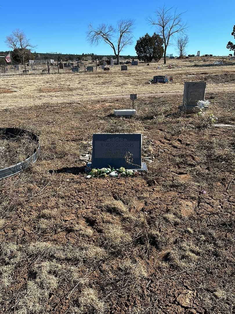 Marian Clark Saunders's grave. Photo 1