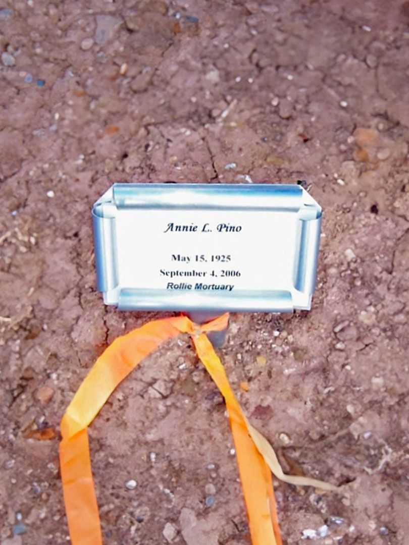 Annie Lou Pino's grave. Photo 3