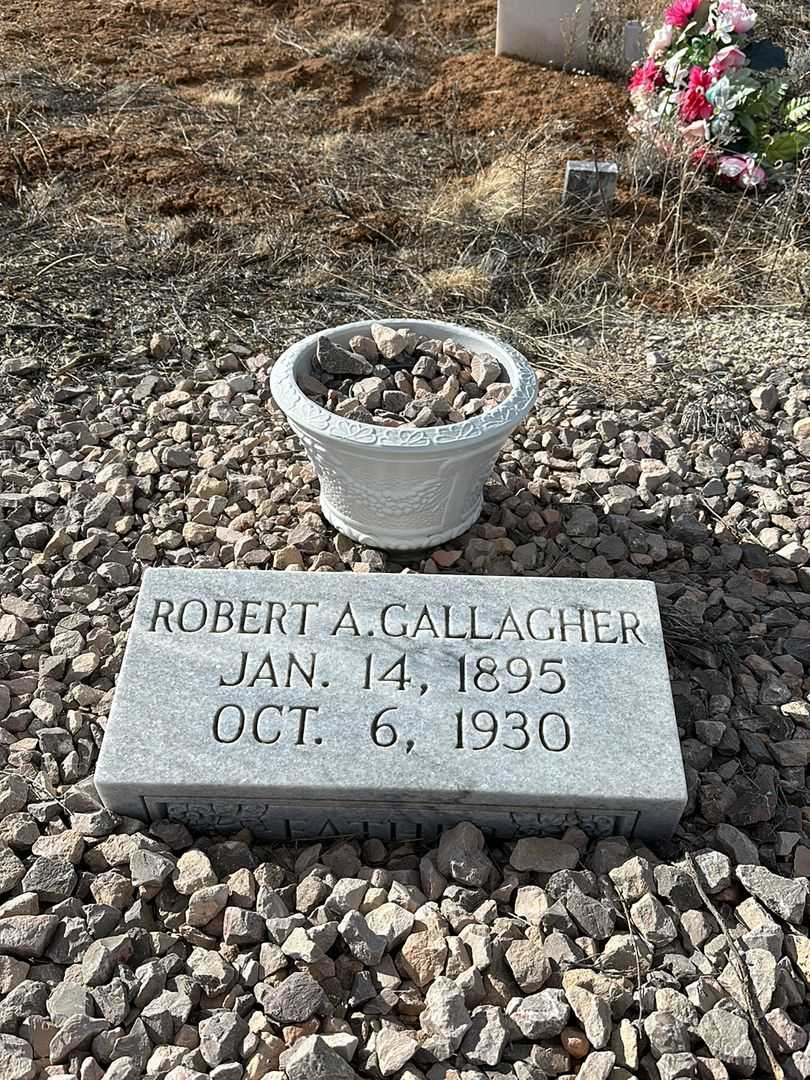 Robert A. Gallagher's grave. Photo 1