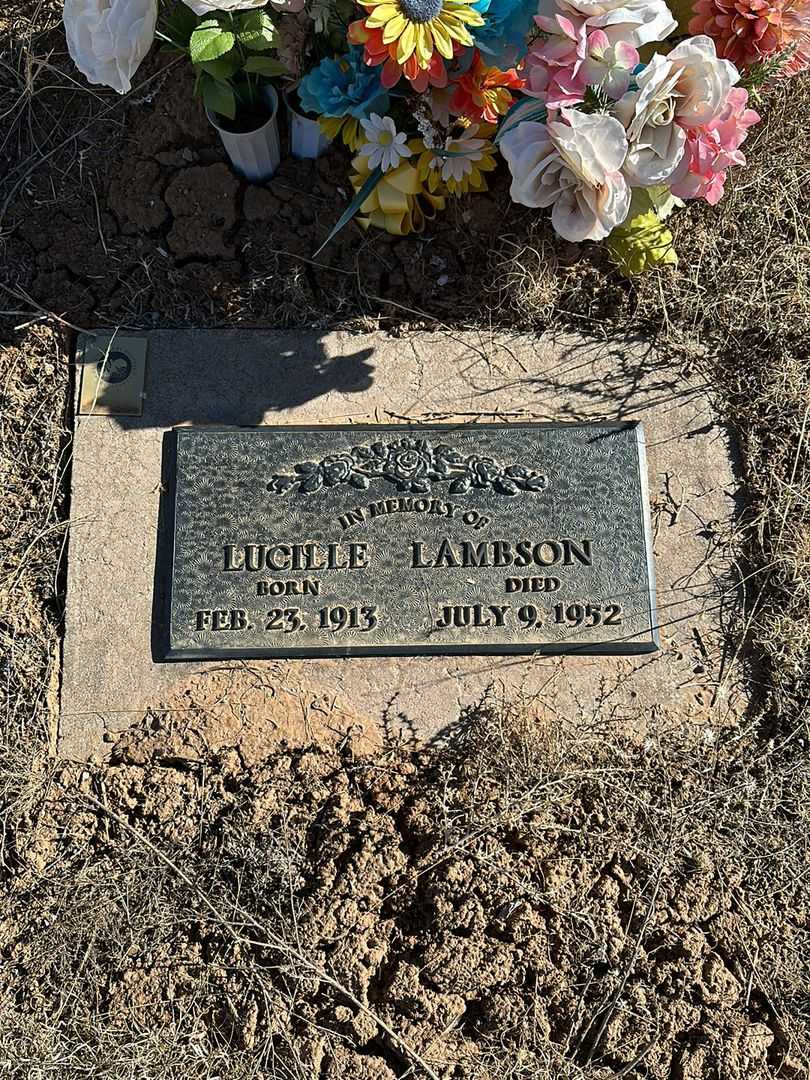 Lucille Lambson's grave. Photo 1