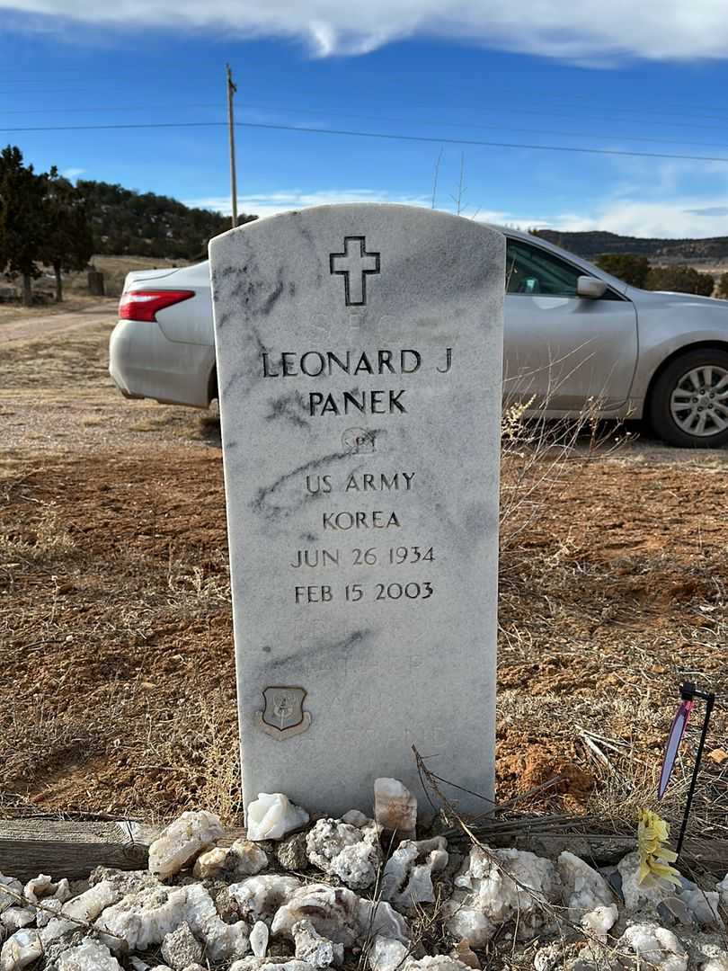 Leonard John Panek's grave. Photo 1