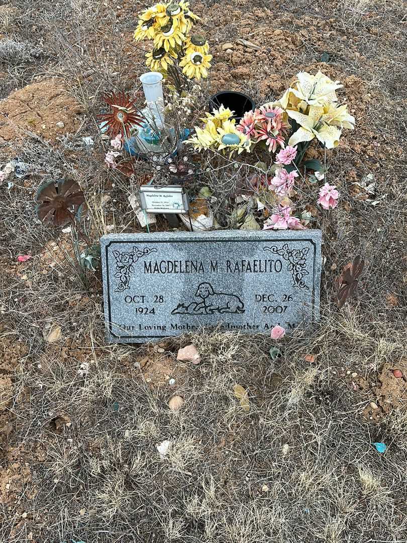 Magdelena M. Rafaelito's grave. Photo 1