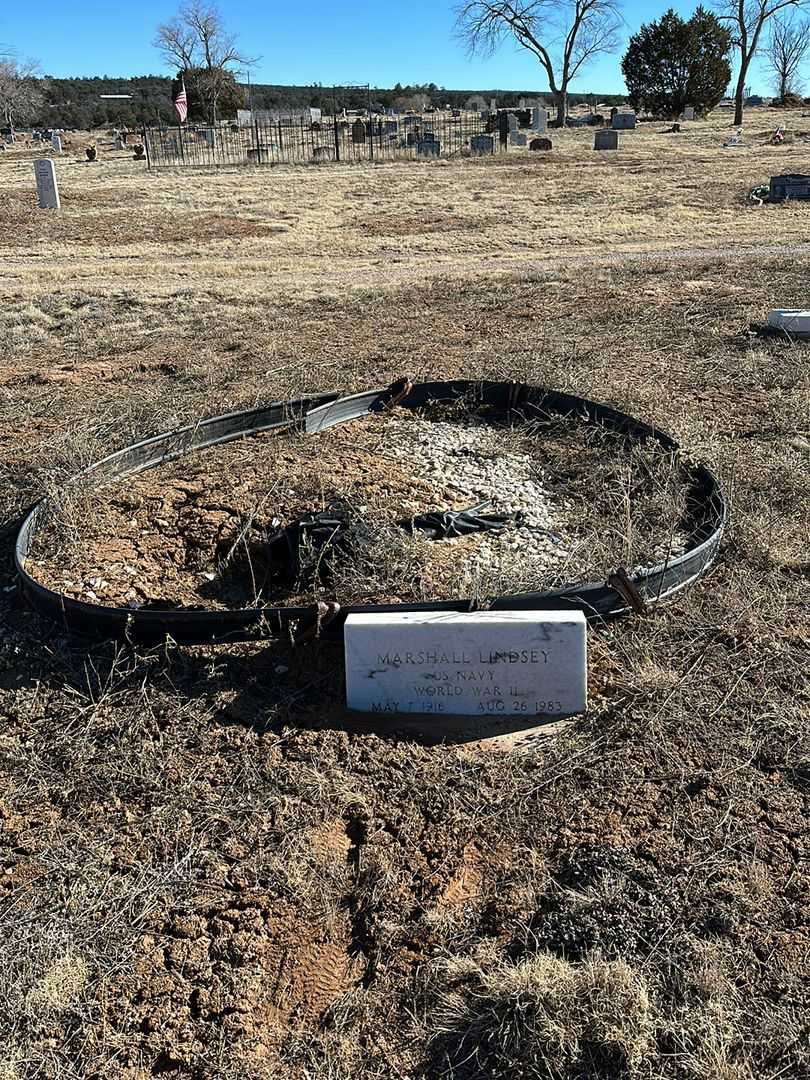 Marshall Lindsey's grave. Photo 1