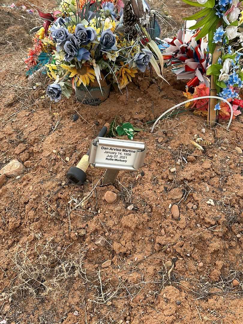 Dan Arviso Martine's grave. Photo 1