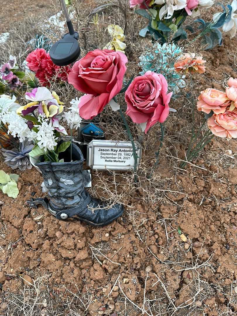 Jason Ray Antonio's grave. Photo 1