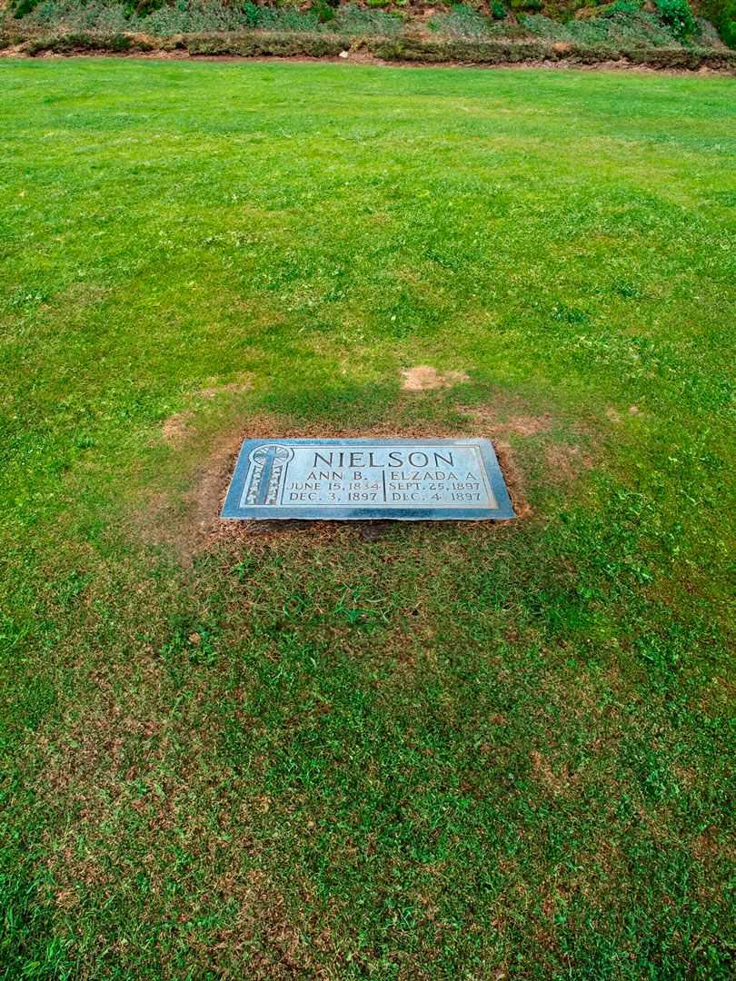 Elzada Albertha Nielson's grave. Photo 1