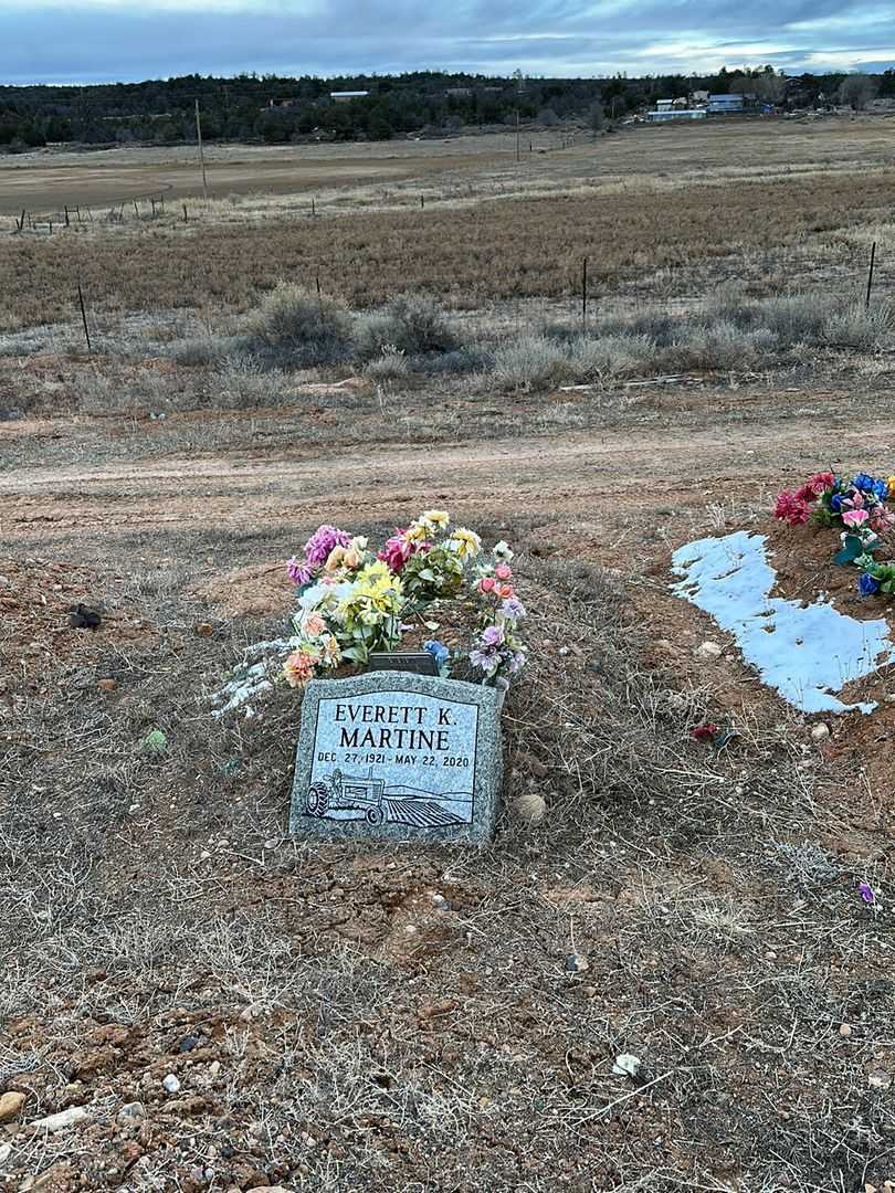 Everett K. Martine's grave. Photo 2