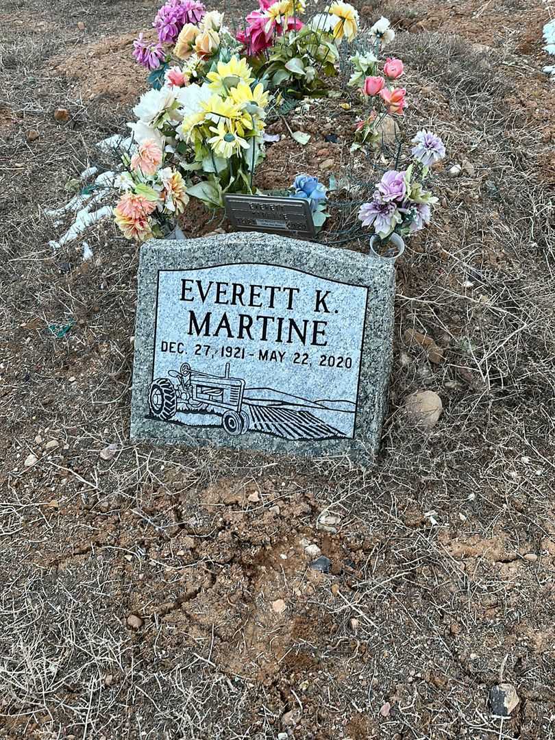 Everett K. Martine's grave. Photo 1