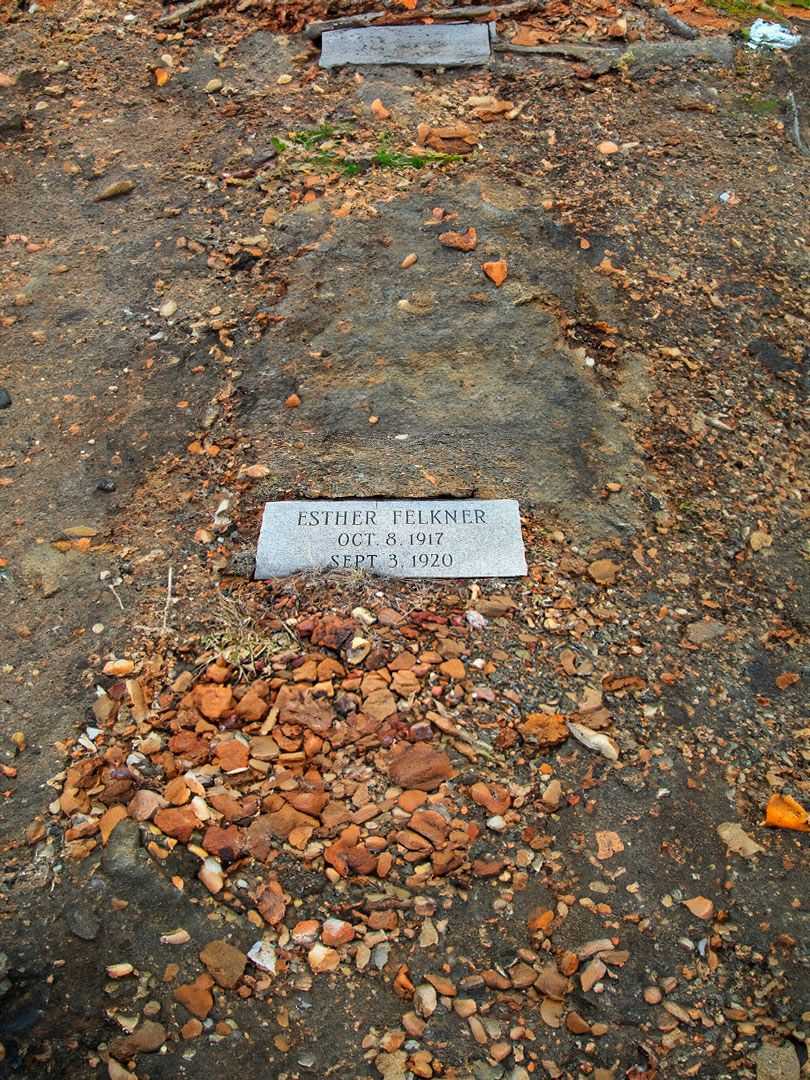 Esther Felkner's grave. Photo 2