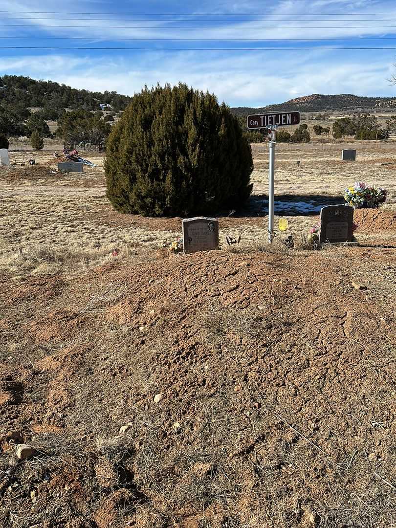 Gary Lane Tietjen's grave. Photo 2